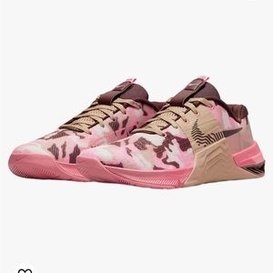 WOMEN'S NIKE METCON 8 AMP pink camo size 11